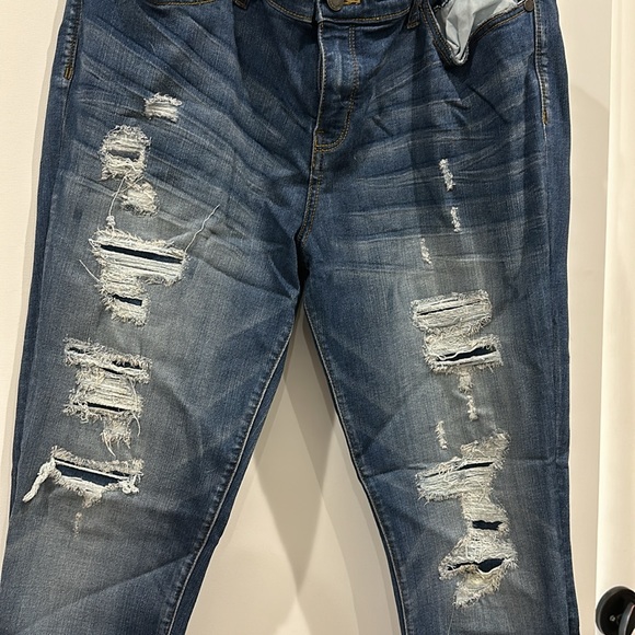 Judy Blue Jeans - Picture 2 of 2